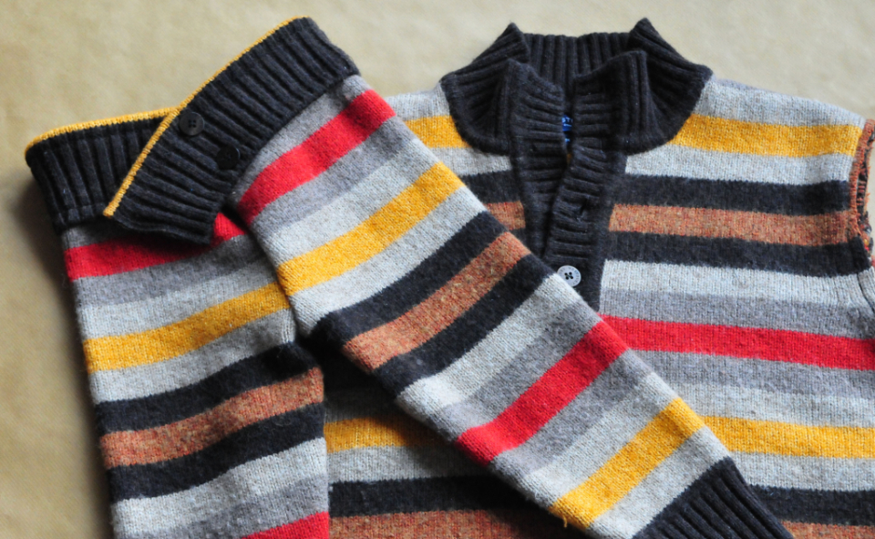 Jak ze starego swetra zrobic spode nki na zimę dla dziecka DIY (8)
