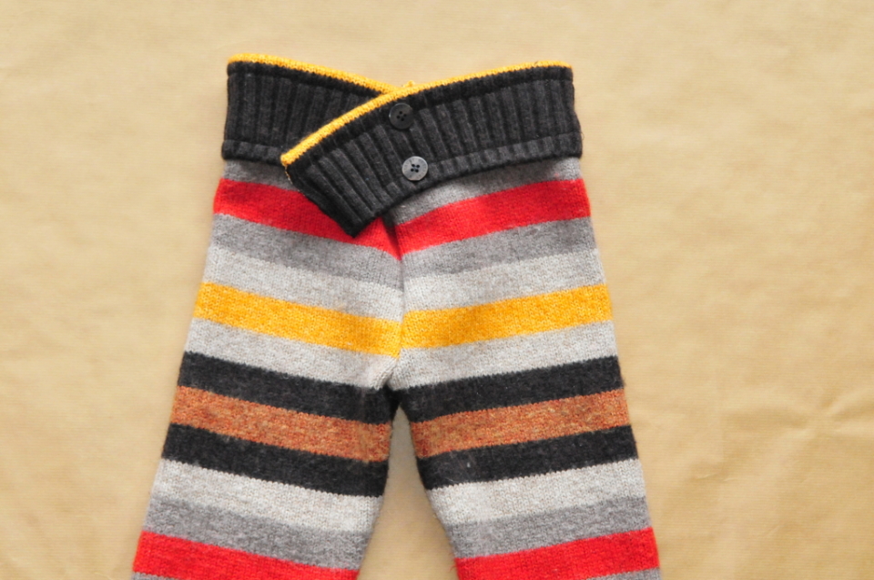 Jak ze starego swetra zrobić spodenki na zimę dla dziecka DIY (3)