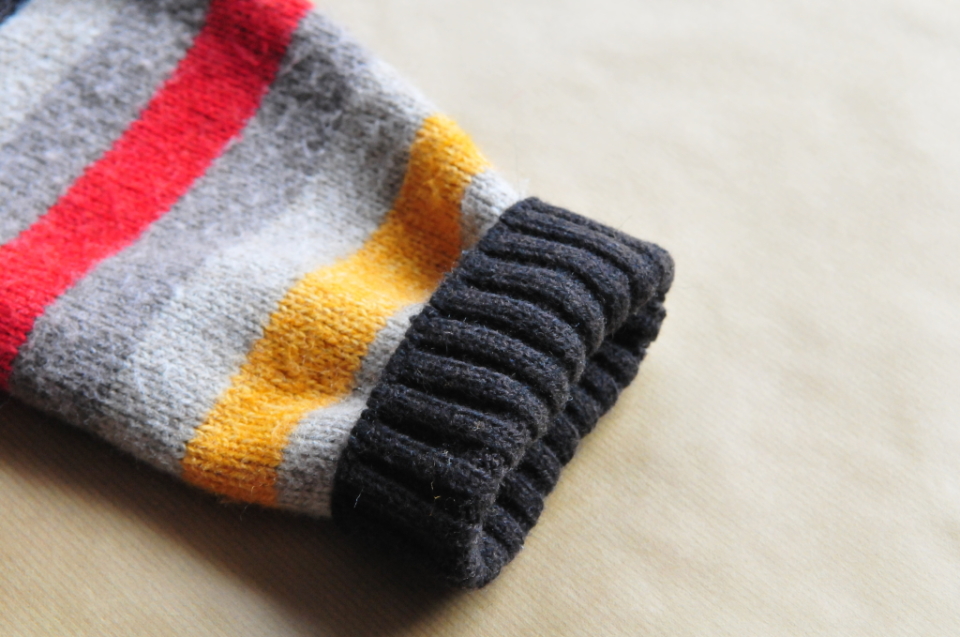 Jak ze starego swetra zrobić spodenki na zimę dla dziecka DIY (6)